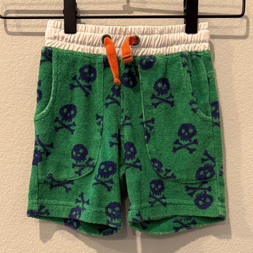 Mini‎ Boden French Terry Green Baggies Shorts with Blue Skull Pattern Size 18M